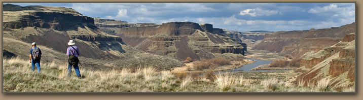 Bruce Bjornstad and Gene Kiver hiking in Palouse River Canyon.