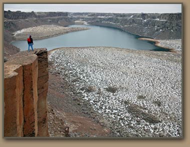 Potholes Coulee plungepool view in the Channeled Scablands.
